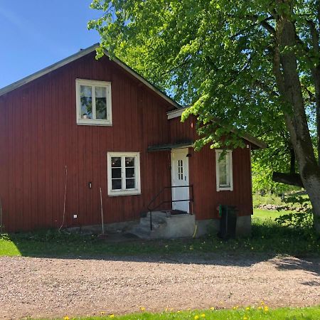 Mysig Lantlig Stuga, Nycklaroer Korsberga Экстерьер фото